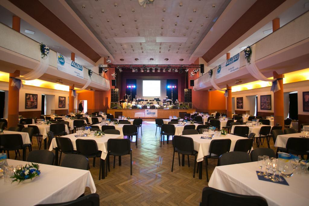 Hotel Tynec Týnec nad Sázavou Zewnętrze zdjęcie