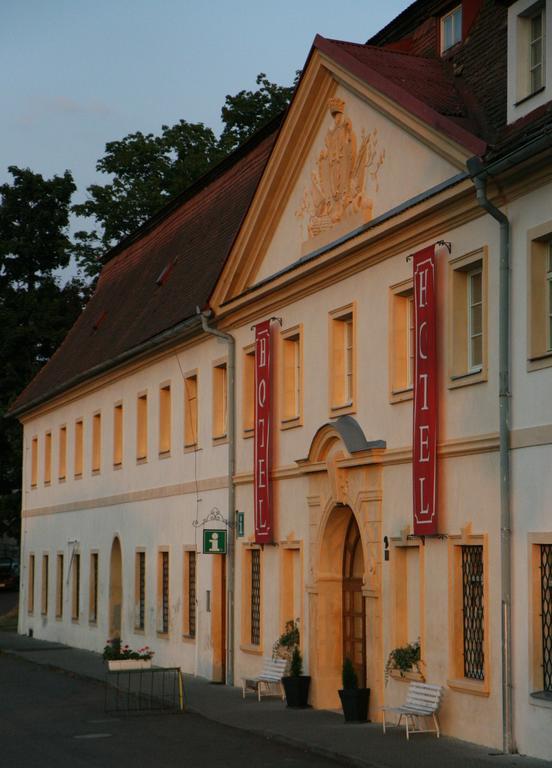 Hotel Tynec Týnec nad Sázavou Zewnętrze zdjęcie