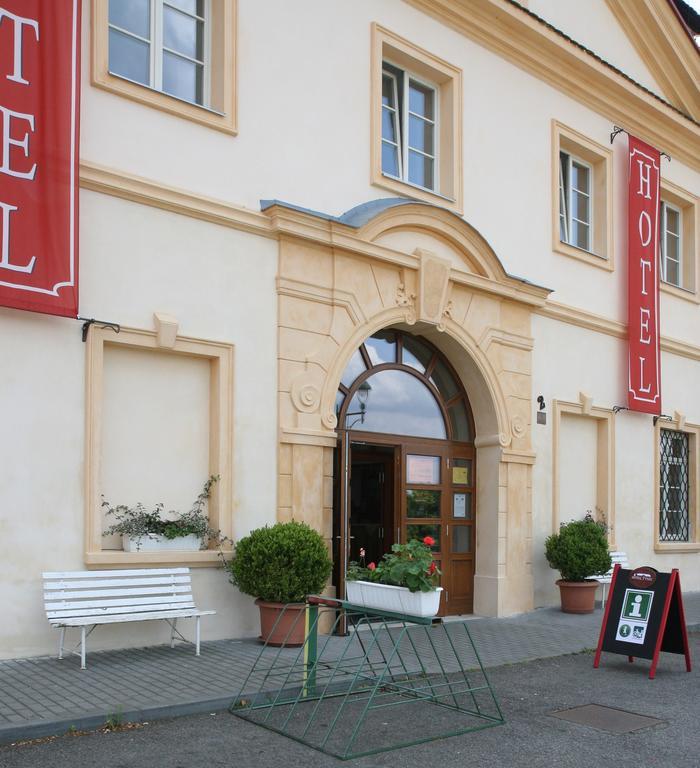 Hotel Tynec Týnec nad Sázavou Zewnętrze zdjęcie