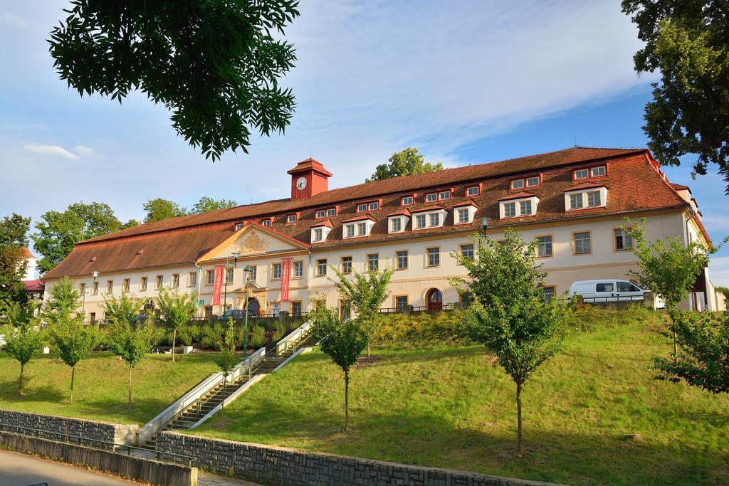 Hotel Tynec Týnec nad Sázavou Zewnętrze zdjęcie